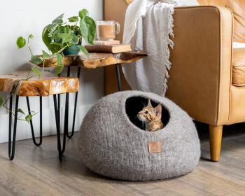 Premium Felted Wool Cat Cave Bed (Color: Earth Brown, size: large)